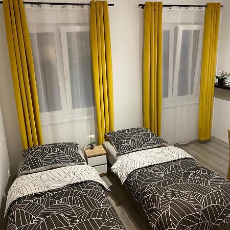 Apartament Przy Rynku Kambar Apartment Boleslawiec  Exterior photo